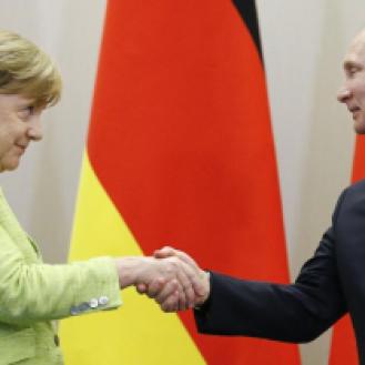 Russian President Vladimir Putin and German Chancellor Angela Merkel shake hands during a joint news conference following their talks at the Bocharov Ruchei state residence in Sochi, Russia, May 2, 2017. REUTERS/Alexander Zemlianichenko/Pool